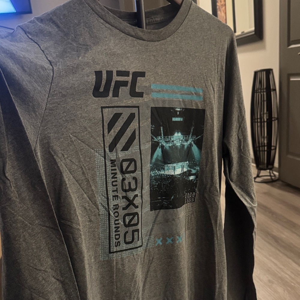 🔥UFC Gray Tee with Teal Fight Night Graphic🔥BRAND NEW WITH TAGS ❣️